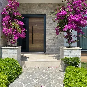  Villa Kalinda Close To Airport